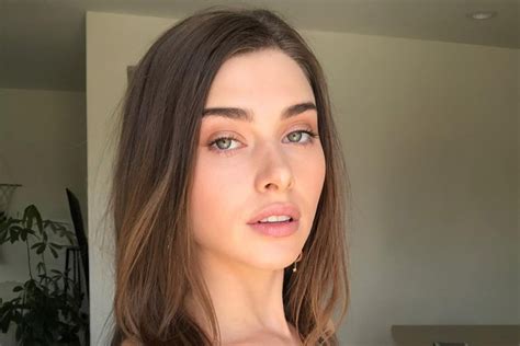 MollyX (Model) Age, Wiki, Height, Photos, Videos, Net Worth